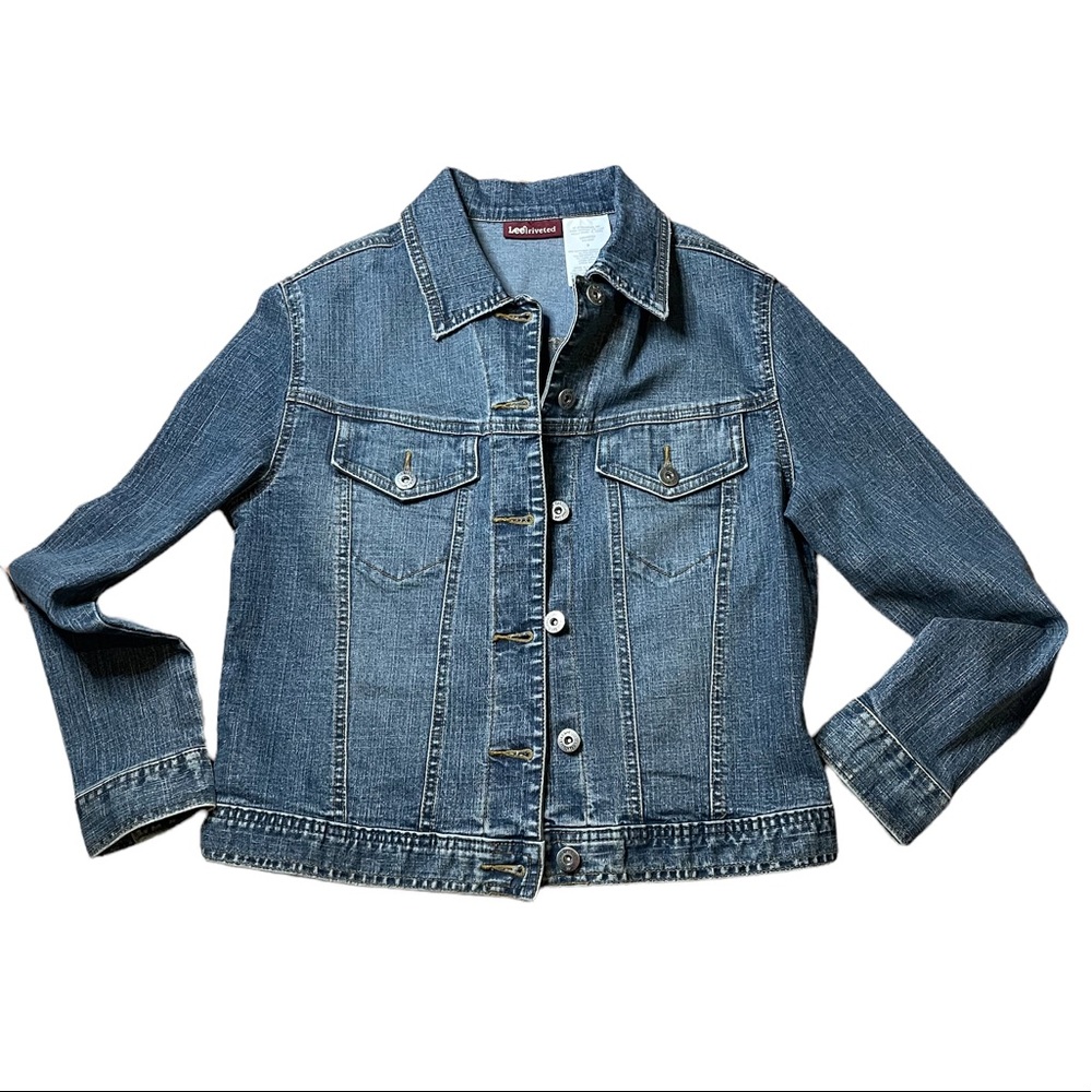 Lee Riveted distressed denim trucker jacket size‎ small